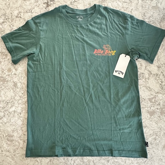 Billabong Premium Green Short Sleeve Tee with Graphic Size Medium NWT - Picture 1 of 5